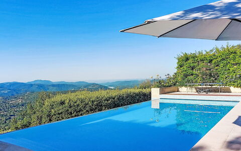 Balcon D'Azur: Piscine, Bleu, Recours, Composite, Eco Hôtel, Mobilier De Jardin, Ombre, Parapluie, Balancelle, Villa