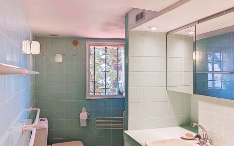 Balcon D'Azur: Salle De Bains, Design Intérieur, Lavabo, Luminaire Plomberie, Mur, Sol, Évier, Sol, Robinet, Plomberie