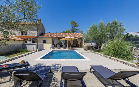 Happy: Zone Résidentielle, Colline, Maison, Domicile, Recours, Chaîne De Montagnes, Eco Hôtel, Station De Montagne, Biens, Villa