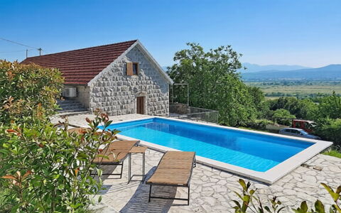 Ana: Zone Résidentielle, Colline, Maison, Domicile, Recours, Chaîne De Montagnes, Eco Hôtel, Station De Montagne, Biens, Villa