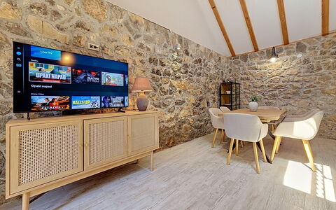 Ana: Zone Résidentielle, Colline, Maison, Domicile, Recours, Chaîne De Montagnes, Eco Hôtel, Station De Montagne, Biens, Villa