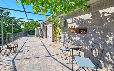 Ana: Zone Résidentielle, Colline, Maison, Domicile, Recours, Chaîne De Montagnes, Eco Hôtel, Station De Montagne, Biens, Villa