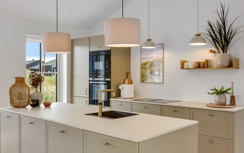 Thorlef - 500M from the Sea: Design Intérieur, Cuisine, Sol, Meubles, Luminaire, Comptoir, Plafond, Cabinetry, Sol, Appareil De Cuisine
