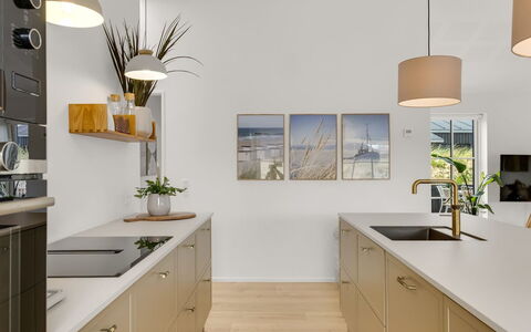 Thorlef - 500M from the Sea: Cuisine, Comptoir, Sol, Design Intérieur, Meubles, Bois, Cabinetry, Sol, Appareil De Cuisine, Plafond