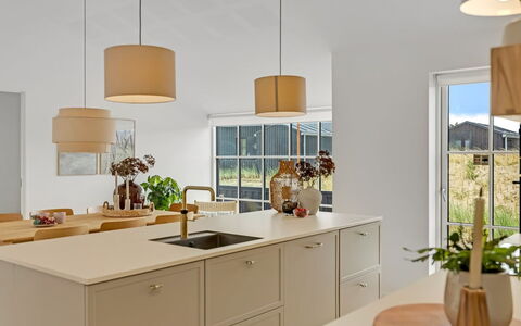 Thorlef - 500M from the Sea: Meubles, Design Intérieur, Sol, Comptoir, Cuisine, Cabinetry, Plafond, Sol, Luminaire, Domicile