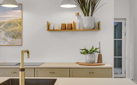 Thorlef - 500M from the Sea: Cuisine, Design Intérieur, Vaisselle, Comptoir, Meubles, Luminaire, Éclairage, Pot De Fleur, Cabinetry, Plante D'Appartement