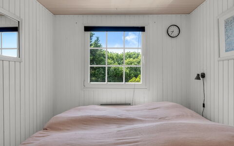 Isabel - 650M from the Sea: Bois, Chambre, Sol, Sol, Design Intérieur, Drap De Lit, Plafond, Lit, Literie, Linge