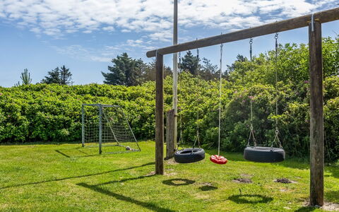 Isabel - 650M from the Sea: Herbe, Lot Terre, Plaine, Jardin, Équipement Extérieur Play, Pelouse, Ombre, Parc, Aménagement Paysager, Terrain De Jeux