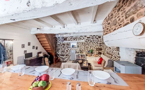 Le Bourg Tressé: Mur, Meubles, Domicile, Chalet, Chaise, Conception, Table Cuisine Et Salle A Manger, Plante D'Appartement, Cuisine