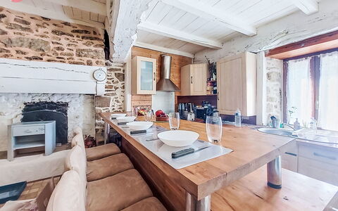 Le Bourg Tressé: Meubles, Bois, Design Intérieur, Cuisine, Sol, Domicile, Plafond, Pièce, Sol, Comptoir