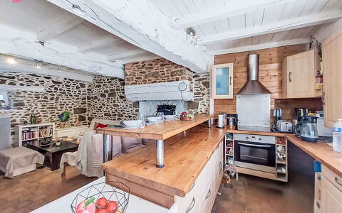 Le Bourg Tressé: Cuisine, Meubles, Bois, Comptoir, Design Intérieur, Sol, Principaux Appliance, Sol, Plafond, Cabinetry