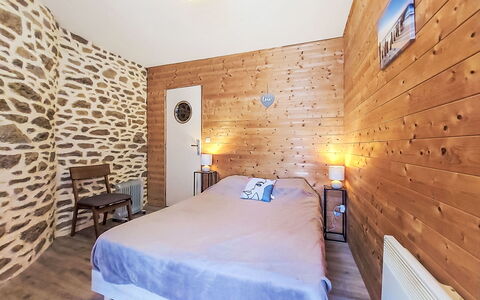 Le Bourg Tressé: Bois, Meubles, Design Intérieur, Sol, Sol, Plafond, Domicile, Chambre, Lit, Linge