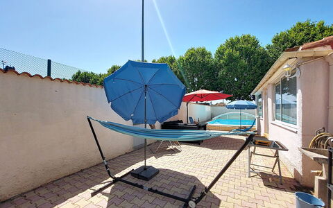 L Escapade Orangeoise: Meubles, Mobilier De Jardin, Ombre, Chaise, Parapluie, Tableau De Plein Air, Balancelle, Plante D'Appartement, Store