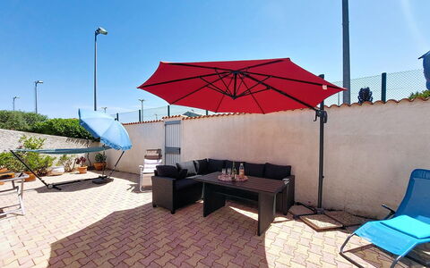 L Escapade Orangeoise: Meubles, Mobilier De Jardin, Parapluie, Chaise, Tableau De Plein Air, Ombre, Piscine, Recours, Patio, Pot De Fleur