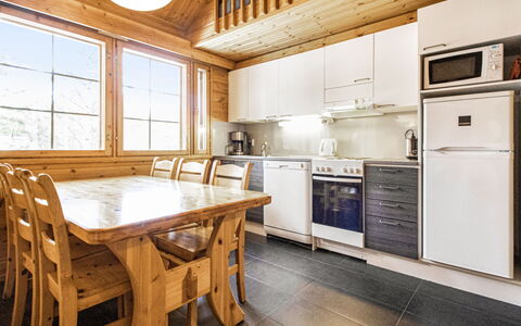 Naavarinne: Bois, Plafond, Cuisine, Design Intérieur, Domicile, Sol, Comptoir, Pièce, Cabinetry, Chalet