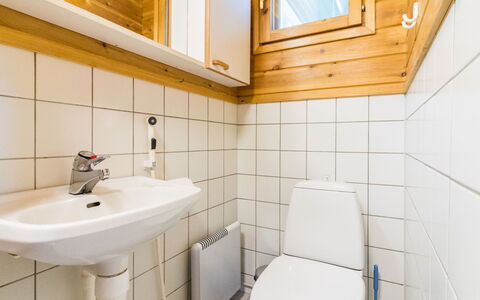Naavarinne: Bois, Sol, Luminaire Plomberie, Sol, Salle De Bains, Lavabo, Design Intérieur, Évier, Plomberie, Toilette
