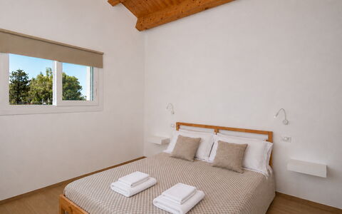 Villa Blue: Mur, Bois, Design Intérieur, Plafond, Sol, Sol, Chambre, Lit, Meubles, Domicile