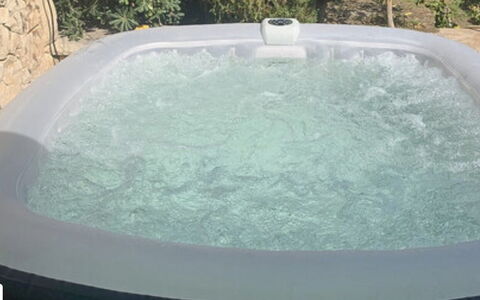 Villa Blue: Baignoire, Luminaire Plomberie, Jacuzzi, Piscine, Mobilier De Jardin, Pot De Fleur, Plante D'Appartement