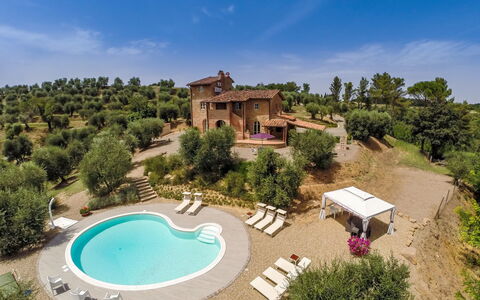 Villa Larino: Paysage, Zone Rurale, Biens, Ferme, Villa, Hacienda, Manoir, Piscine