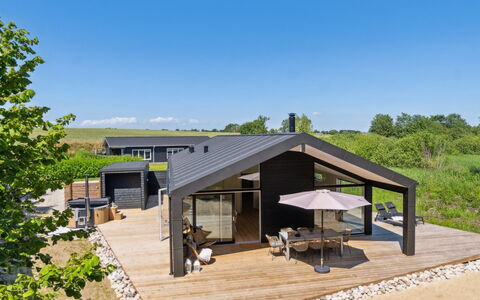 Pia - 350M from the Sea: Toit, Chalet, Biens, Ombre, Batiments Jardin, Siding, Allée, Ferme, Cabanon, Structure En Plein Air