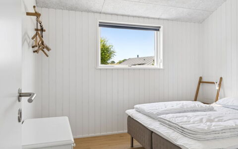 Pia - 350M from the Sea: Mur, Bois, Plafond, Sol, Sol, Chambre, Literie, Drap De Lit, Lit, Tache De Bois