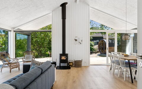 Pia - 350M from the Sea: Bois, Sol, Plafond, Sol, Design Intérieur, Domicile, Parquet, Salon, Dur, Chaise