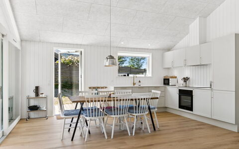 Pia - 350M from the Sea: Bois, Sol, Plafond, Sol, Parquet, Design Intérieur, Cuisine, Table Cuisine Et Salle A Manger, Planche, Dur