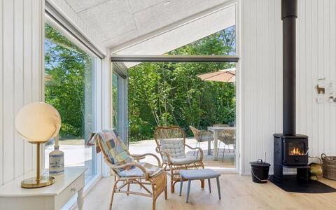 Pia - 350M from the Sea: Sol, Plafond, Design Intérieur, Sol, Parquet, Chaise, Pot De Fleur, Salon, Plante D'Appartement, Porche