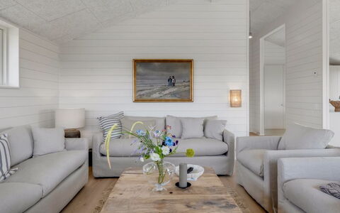 Pia - 350M from the Sea: Sol, Meubles, Canapé, Design Intérieur, Sol, Salon, Plafond, Parquet, Throw Pillow