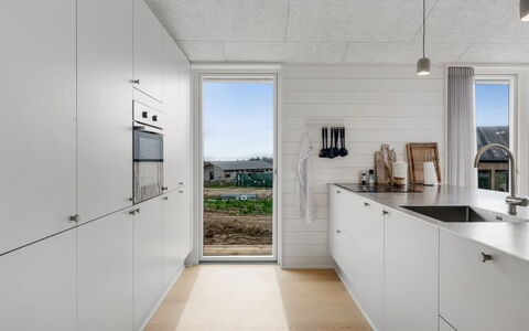 Pia - 350M from the Sea: Sol, Bois, Sol, Cuisine, Comptoir, Composite, Parquet, Tuile, Appareil De Cuisine