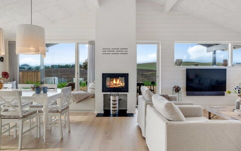 Pia - 350M from the Sea: Design Intérieur, Meubles, Sol, Bois, Salon, Canapé, Sol, Plafond, Parquet, Domicile