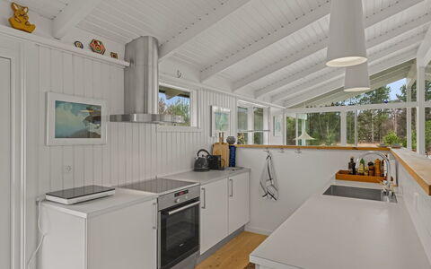 Gudmunda - 300M from the Sea: Bois, Sol, Cuisine, Plafond, Design Intérieur, Comptoir, Sol, Appareil De Cuisine, Électroménager, Principaux Appliance