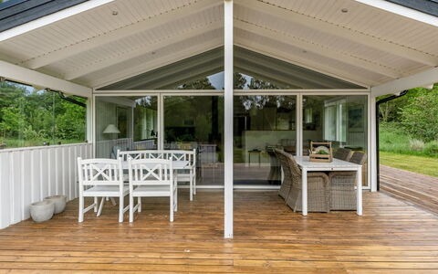 Gudmunda - 300M from the Sea: Bois, Porche, Plafond, Sol, Porte, Ombre, Plate-Forme, Dur, Tache De Bois, Planche