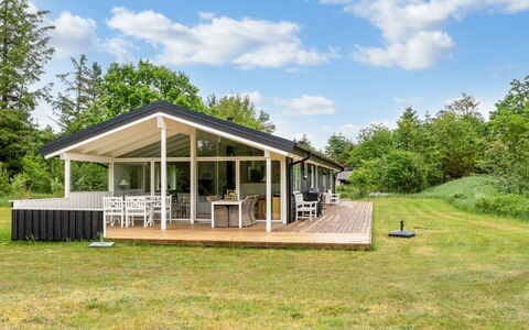Gudmunda - 300M from the Sea: Domicile, Chalet, Porche, Biens, Ombre, Ferme, Batiments Jardin, Structure En Plein Air