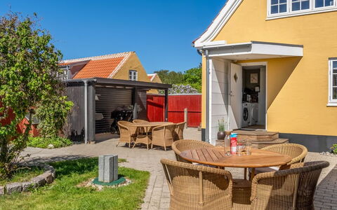 Annagrete - 300M from the Sea: Domicile, Maison, Toit, Chalet, Ombre, Mobilier De Jardin, Biens, Cour, Jardin, Chaise