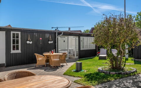 Annagrete - 300M from the Sea: Domicile, Toit, Maison, Porte, Chalet, Cour, Ombre, Jardin, Arrière-Cour, Siding