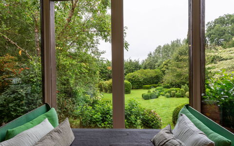 Le Chant D'Azif: Bois, Design Intérieur, Chambre, Meubles, Lit, Sol, Domicile, Oreiller, Throw Pillow, Literie