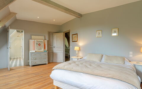 Le Chant D'Azif: Meubles, Lit, Design Intérieur, Chambre, Literie, Sol, Mur, Drap De Lit, Sol, Bois