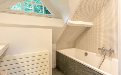 Le Chant D'Azif: Sol, Mur, Design Intérieur, Bois, Sol, Luminaire Plomberie, Plafond, Baignoire, Salle De Bains, Plomberie