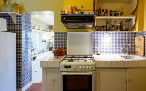 Maison Rose: Appareil De Cuisine, Cuisine, Principaux Appliance, Comptoir, Cuisinière, Design Intérieur, Le Fourneau, Gaz Poele, Électroménager, Sol