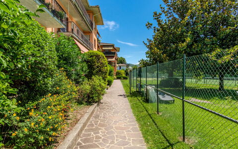 Sant'Agata: Zone Résidentielle, Arbuste, Appartement, Jardin, Biens, Pelouse, Haie, Banlieue, Aménagement Paysager