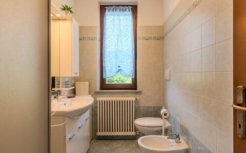 Casa Iolanda: Sol, Luminaire Plomberie, Sol, Design Intérieur, Lavabo, Évier, Robinet, Salle De Bains, Plomberie, Pièce