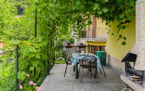 Casa Iolanda: Meubles, Chaise, Mobilier De Jardin, Table, Tableau De Plein Air, Ombre, Arrière-Cour, Table Cuisine Et Salle A Manger, Jardin, Cour