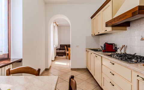 Casa Iolanda: Design Intérieur, Sol, Bois, Sol, Cuisine, Comptoir, Pièce, Cabinetry, Plafond, Meubles