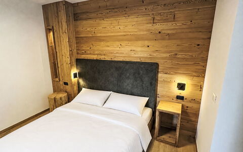 Vita Nova: Bois, Chambre, Cadre De Lit, Appartement, Literie, Lit, Planche, Tache De Bois, Dur, Drap De Lit