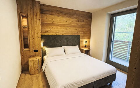 Vita Nova: Bois, Chambre, Tache De Bois, Cadre De Lit, Dur, Planche, Appartement, Literie, Lit, Lumber