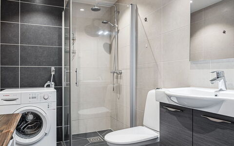 Strandpärlan: Sol, Sol, Luminaire Plomberie, Design Intérieur, Évier, Plafond, Robinet, Armoire De Toilette, Plomberie, Salle De Bains