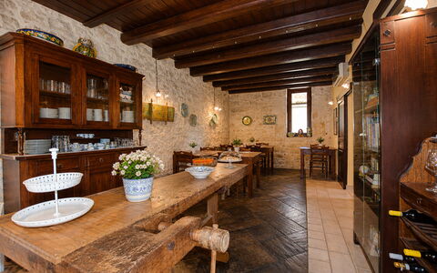 La Muraglia: Meubles, Design Intérieur, Mur, Bois, Sol, Table, Table Cuisine Et Salle A Manger, Plafond, Salle À Manger, Sol