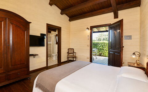 La Muraglia: Bois, Meubles, Design Intérieur, Plafond, Domicile, Porte, Tache De Bois, Chaise, Dur, Porche
