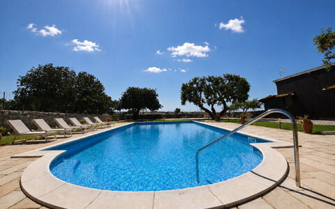 La Muraglia: Piscine, Bleu, L'Eau, Arbre, Caractéristique De L'Eau, Recours, Ombre, Loisir, Jardin, Aménagement Paysager